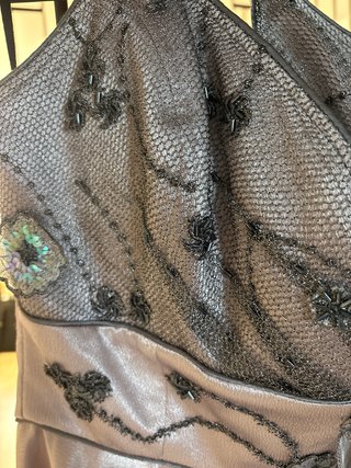 Vestido de cóctel pétalos de rosa
