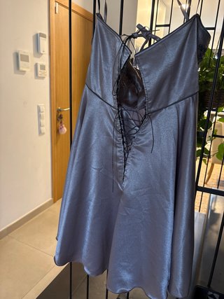 Vestido de cóctel pétalos de rosa