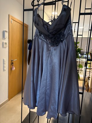 Vestido de cóctel pétalos de rosa