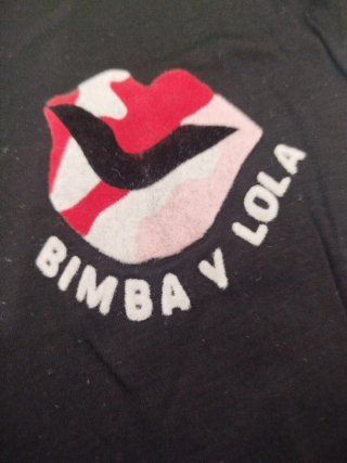 Camiseta Bimba y Lola negra con labios