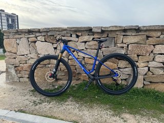 Orbea Alma M25 año 2026 con Fox 34 kashima.