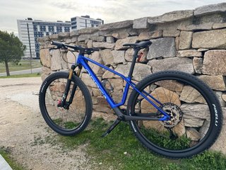 Orbea Alma M25 año 2026 con Fox 34 kashima.