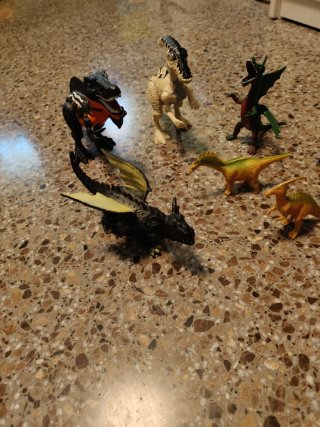 Dinosaurios, animales mitológicos y soldados