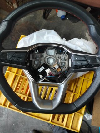 Volante deportivo FR con botones