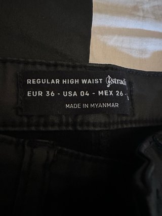 Pantalón negro pitillo