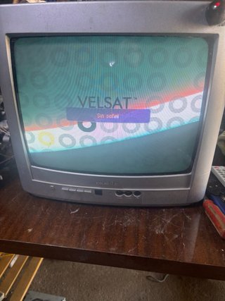 Televisor thomson + tdt VELSAT con 2 mandos