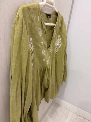 Blusa verde bordada Cortefiel