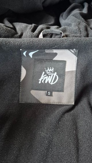Chaqueta acolchada con capucha y pelo
