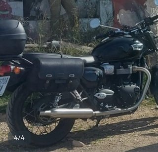 Baúl y soporte Triumph para casco