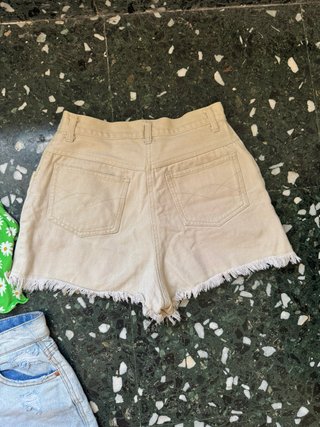Shorts vaqueros beige mujer