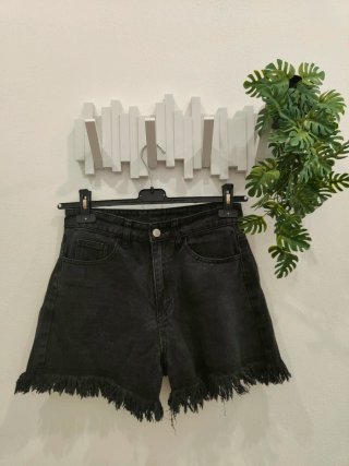 Shorts jeans neri sfrangiati