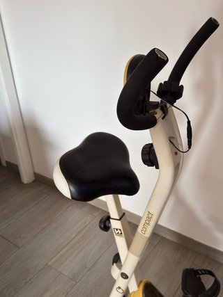 Bicicleta Estática Compacta Step & Go