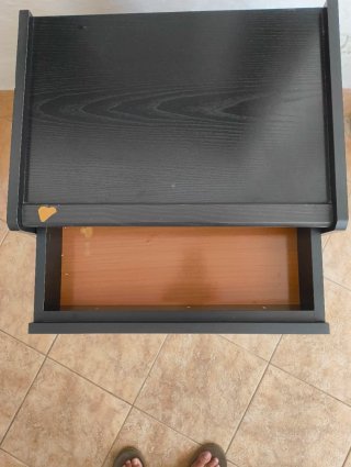 Mueble auxiliar negro con ruedas