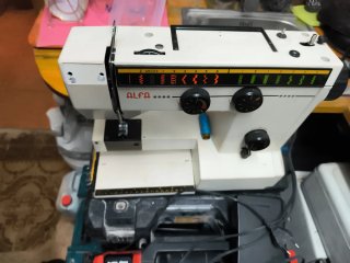 Máquina de coser Alfa