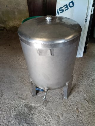 Depósito Acero Inoxidable con Patas
