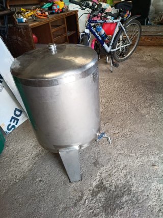 Depósito Acero Inoxidable con Patas