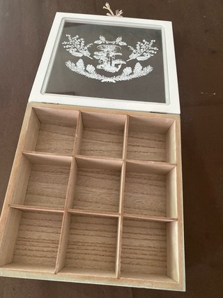 Caja de madera y cristal para infusiones
