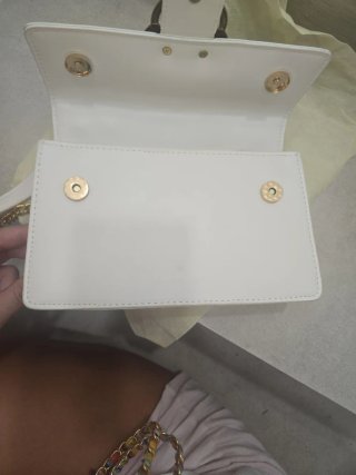 Bolso Blanco con detalles dorados