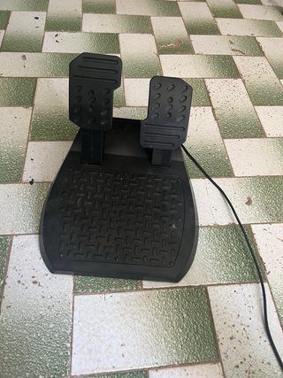 Volante y Pedales Ferrari Thrustmaster