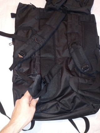 2 Mochilas militares camuflaje digital y negra