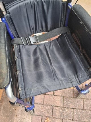 Silla de ruedas invacare económica plegable.