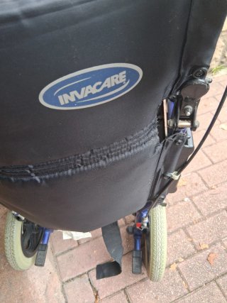 Silla de ruedas invacare económica plegable.