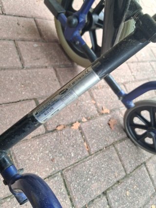 Silla de ruedas invacare económica plegable.