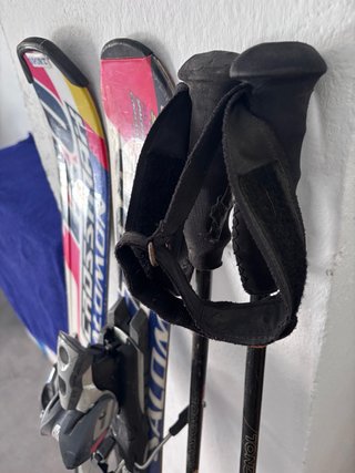 Esquís Salomon + palos rossignol