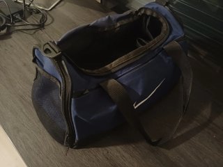 Bolsa deportiva Nike azul y negra