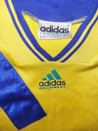 Camiseta Adidas Equipment Vintage Amarilla