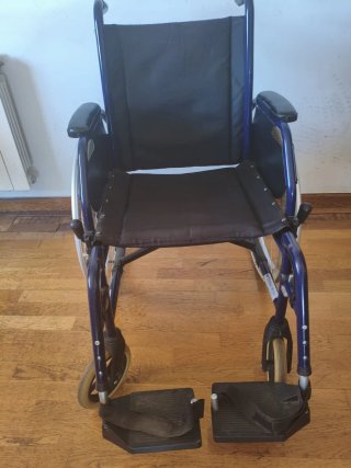 Silla de ruedas en buen estado