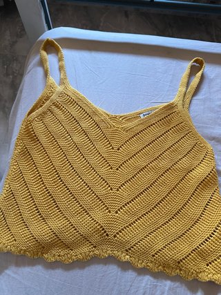 Top tirantes Stradivarius amarillo Talla S