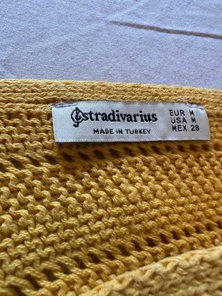 Top tirantes Stradivarius amarillo Talla S