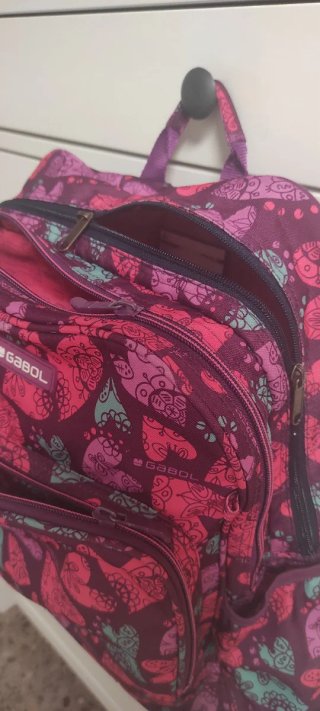 Mochila escolar Gabol con estampado de corazones