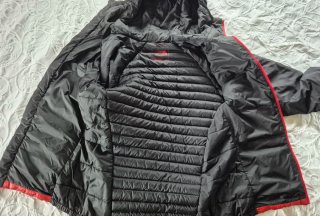 Chaqueta The North Face Roja y Negra