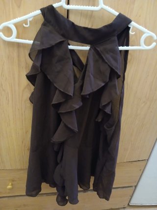Blusa marrón con volantes