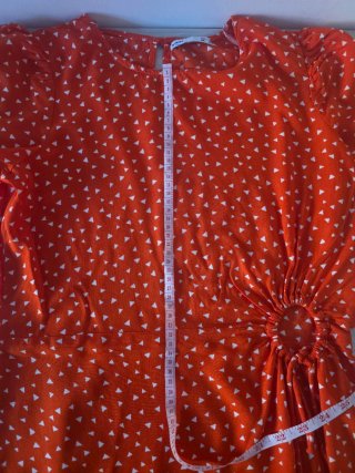Vestido rojo corto con estampado