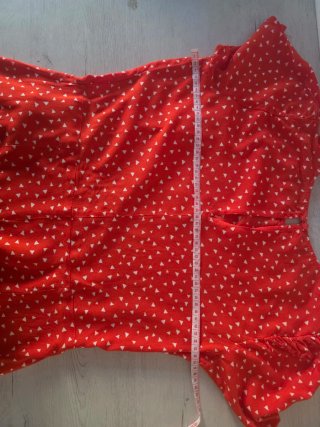 Vestido rojo corto con estampado