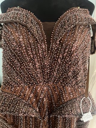 Vestido invitada marrón