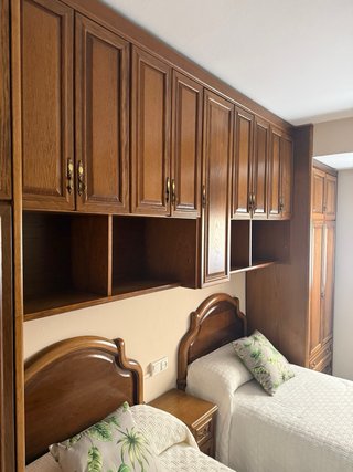 Dormitorio completo de madera - gran capacidad