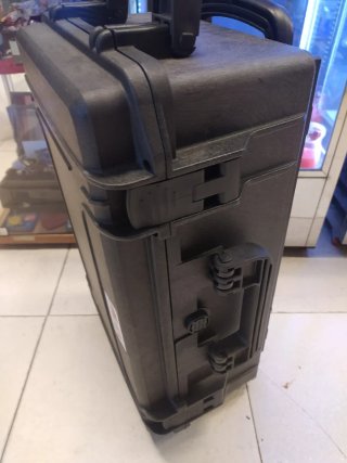 Maleta hermética con ruedas