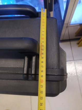 Maleta hermética con ruedas