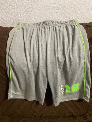 Pantalón corto niño gris con detalles verde