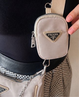 Bolso Prada Nylon Beige con Monedero
