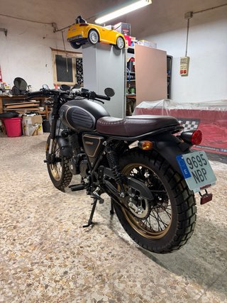 Miit 125cc Legend 2025 Negra/Dorada