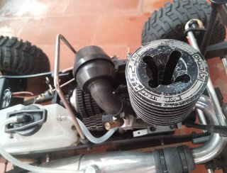 Kyosho Mad Crusher RC Camión Rojo