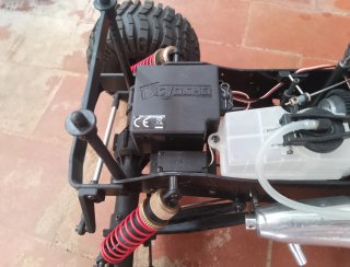 Kyosho Mad Crusher RC Camión Rojo