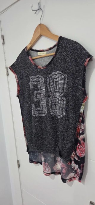 Blusa sin mangas con pedrería