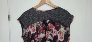 Blusa sin mangas con pedrería