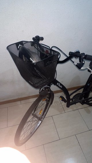 Bicicleta de paseo BTWIN negra